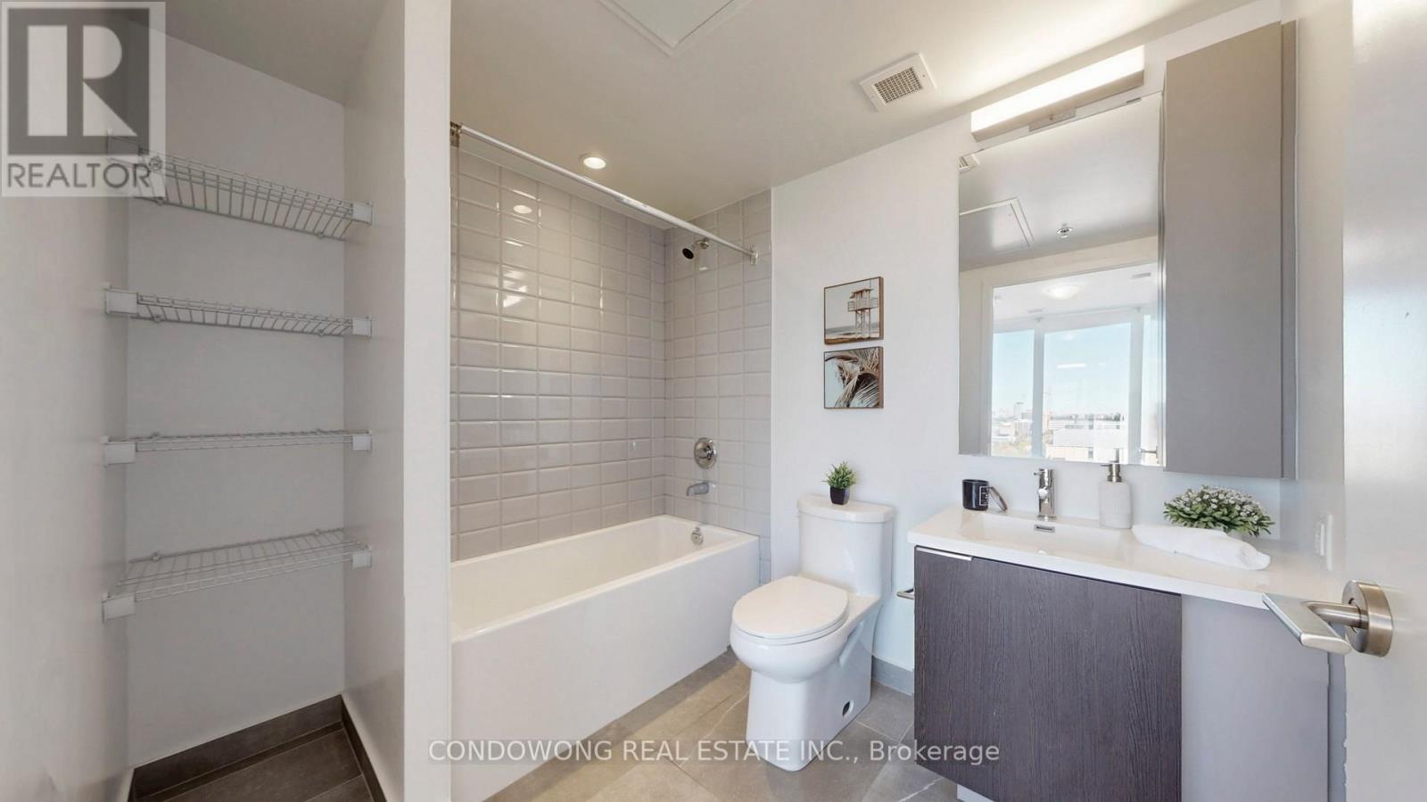 1704 - 203 College Street, Toronto, Ontario  M5T 0C8 - Photo 20 - C12457737