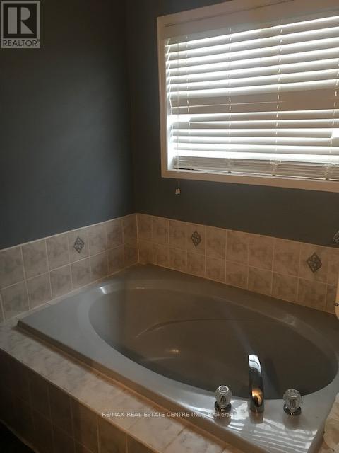 177 Vintage Gate, Brampton, Ontario  L6X 5B7 - Photo 13 - W12457712