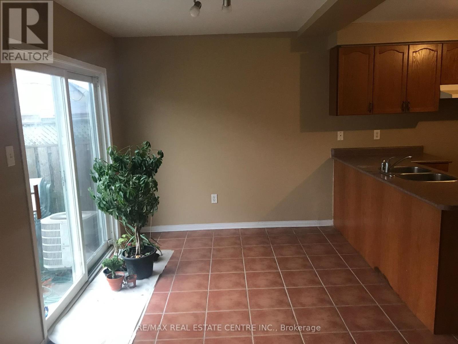 177 Vintage Gate, Brampton, Ontario  L6X 5B7 - Photo 6 - W12457712