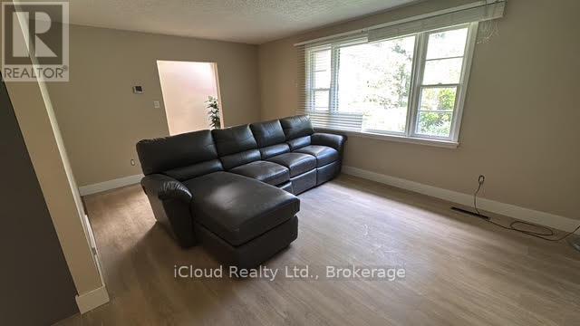 398 Christina Drive, Oakville, Ontario  L6K 1H6 - Photo 7 - W12457716