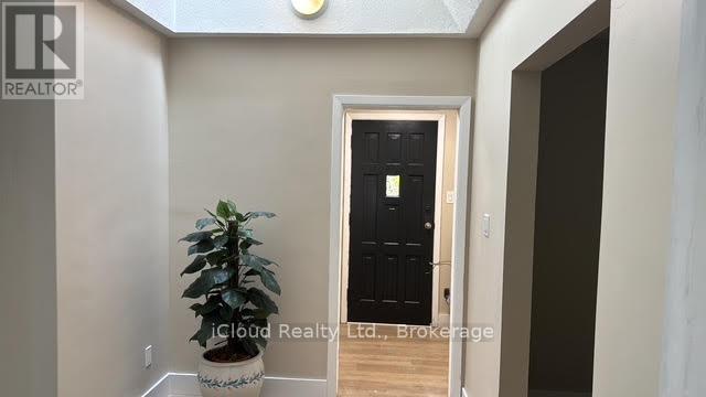 398 Christina Drive, Oakville, Ontario  L6K 1H6 - Photo 3 - W12457716