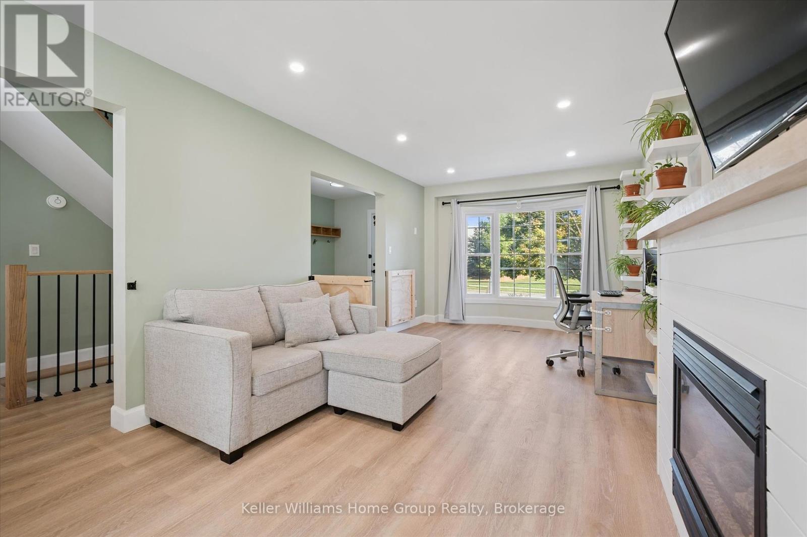 765 Woodhill Drive, Centre Wellington, Ontario  N1M 3N2 - Photo 8 - X12457749