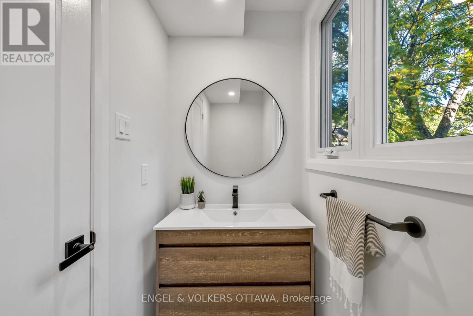 22 Harvard Avenue, Ottawa, Ontario  K1S 4Z3 - Photo 14 - X12457779