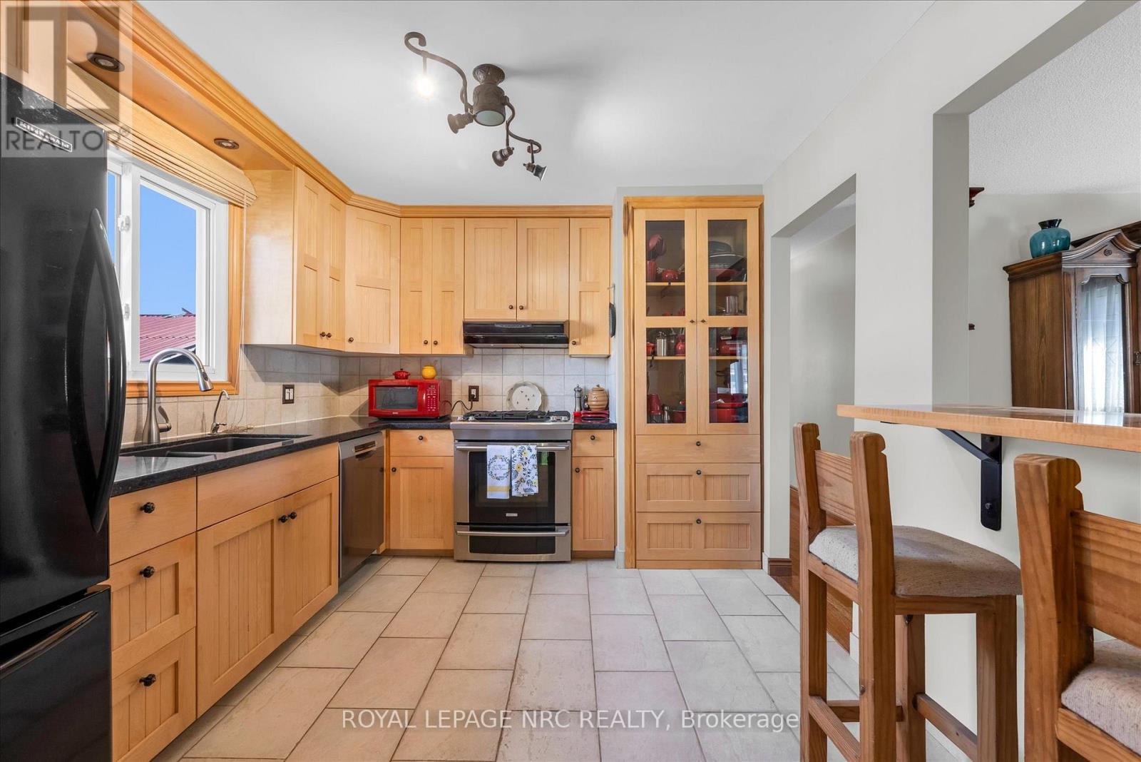 7820 Oriole Drive, Niagara Falls, Ontario  L2H 2P6 - Photo 10 - X12457745
