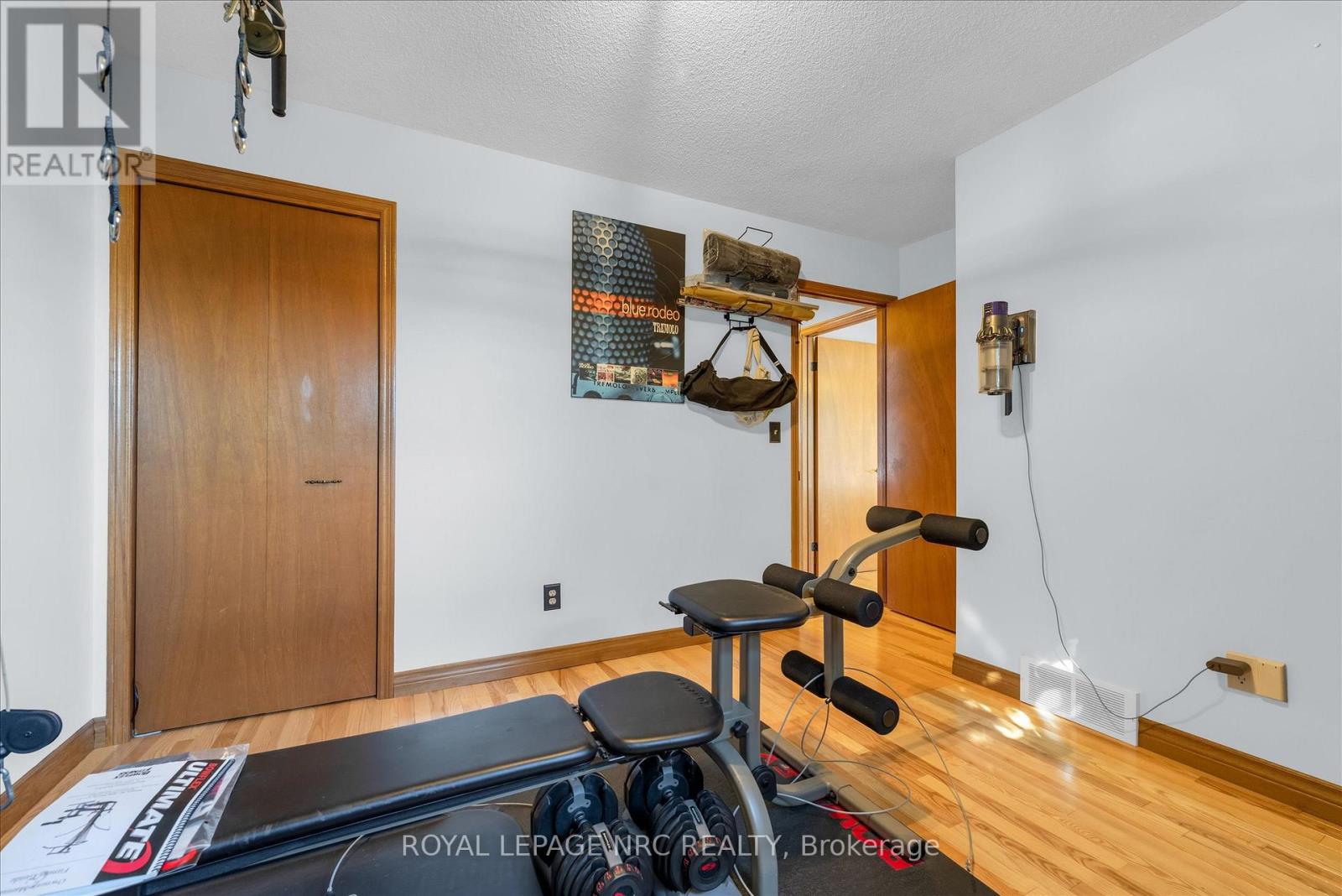 7820 Oriole Drive, Niagara Falls, Ontario  L2H 2P6 - Photo 18 - X12457745