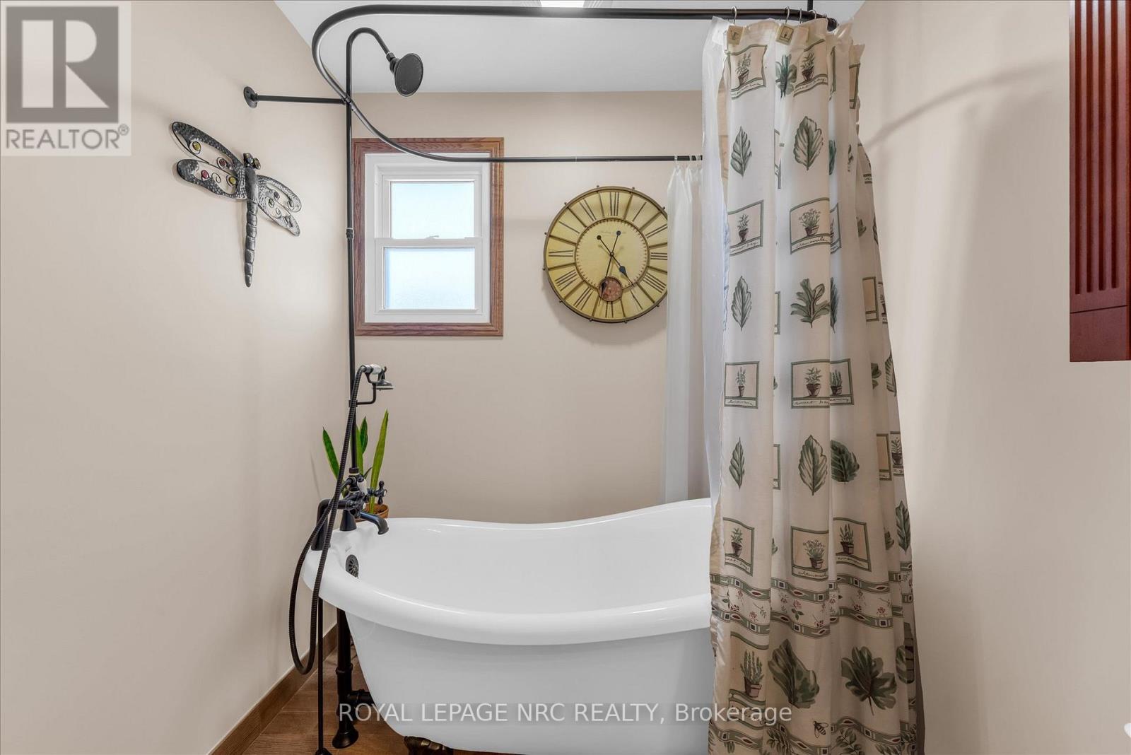 7820 Oriole Drive, Niagara Falls, Ontario  L2H 2P6 - Photo 19 - X12457745