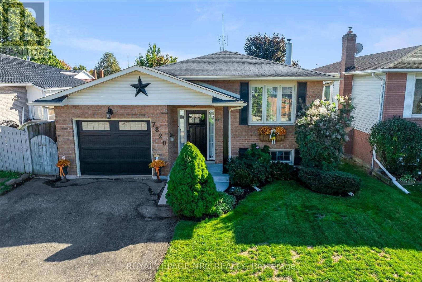 7820 Oriole Drive, Niagara Falls, Ontario  L2H 2P6 - Photo 2 - X12457745