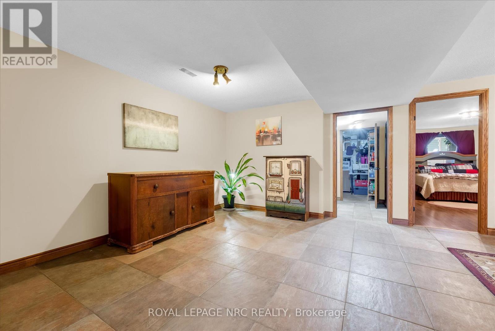 7820 Oriole Drive, Niagara Falls, Ontario  L2H 2P6 - Photo 23 - X12457745