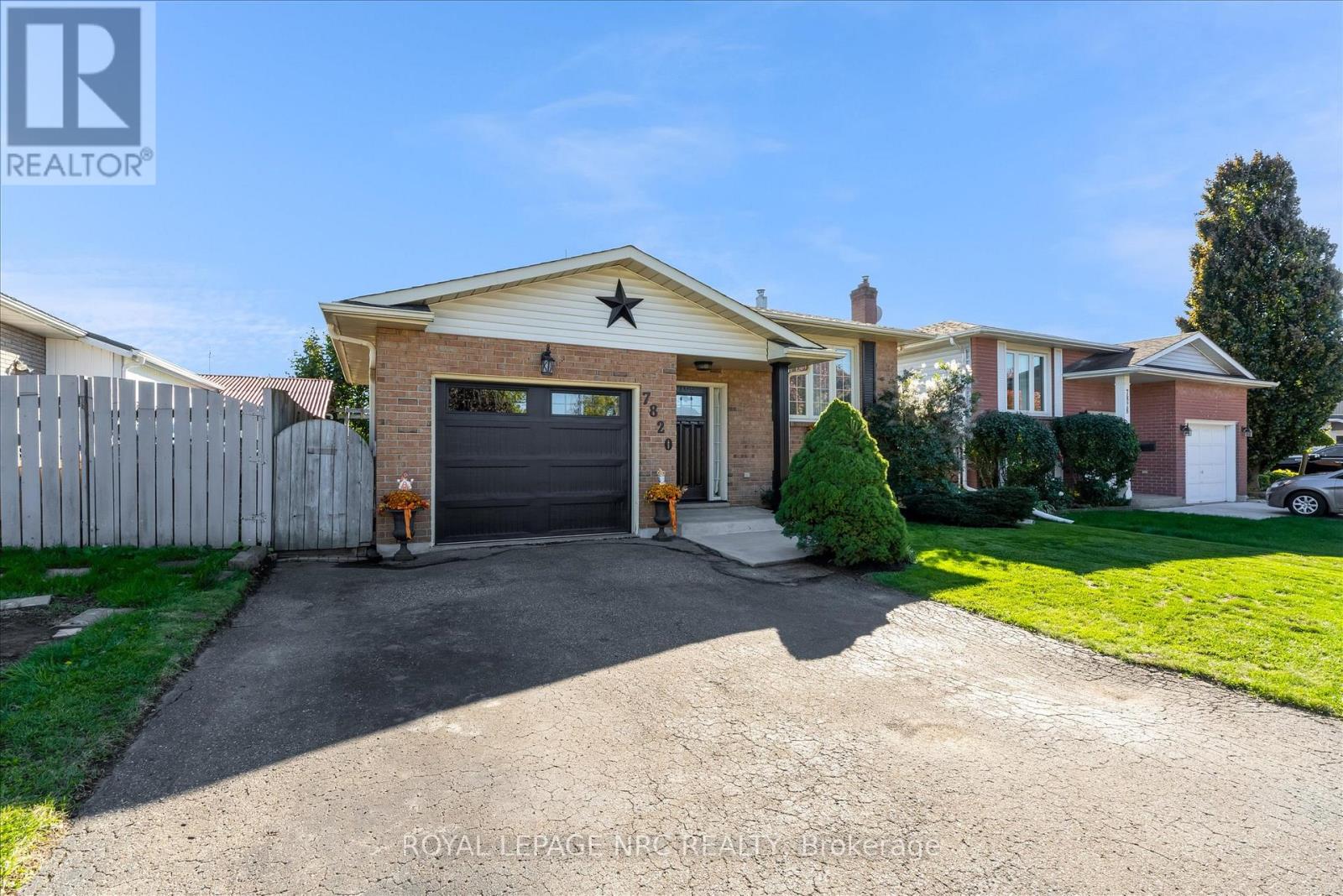 7820 Oriole Drive, Niagara Falls, Ontario  L2H 2P6 - Photo 3 - X12457745