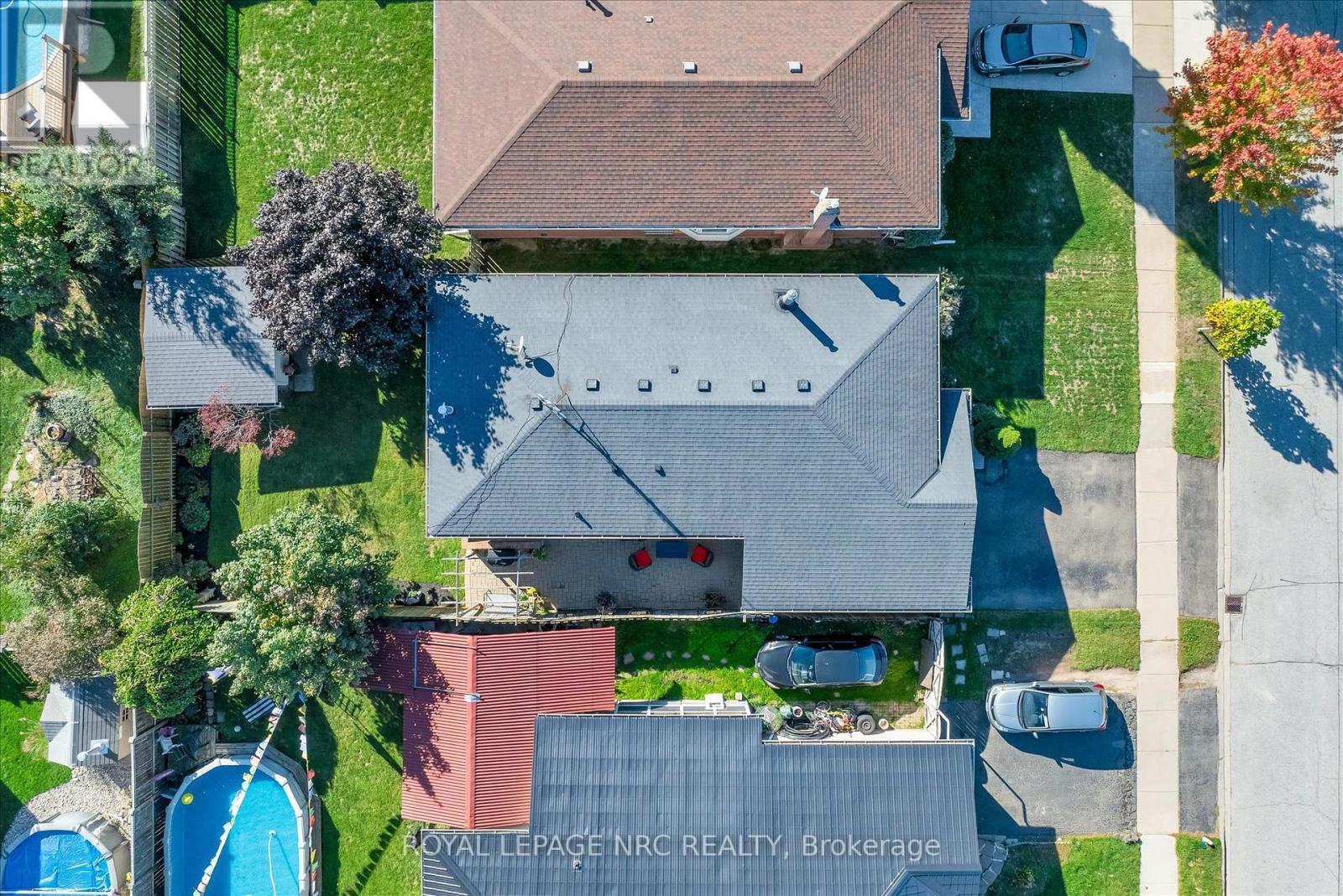 7820 Oriole Drive, Niagara Falls, Ontario  L2H 2P6 - Photo 4 - X12457745