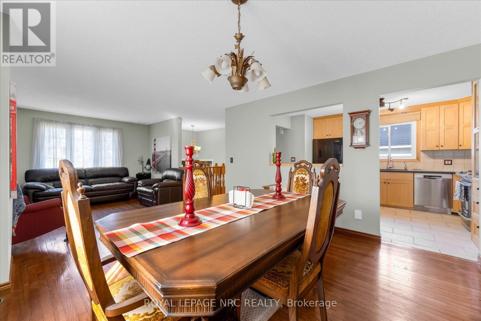 7820 Oriole Drive, Niagara Falls, Ontario  L2H 2P6 - Photo 9 - X12457745