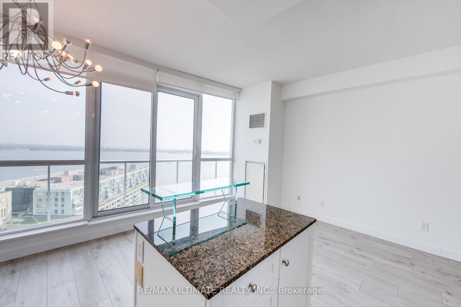 2305 - 218 Queens Quay W, Toronto, Ontario  M5J 2Y6 - Photo 3 - C12457756