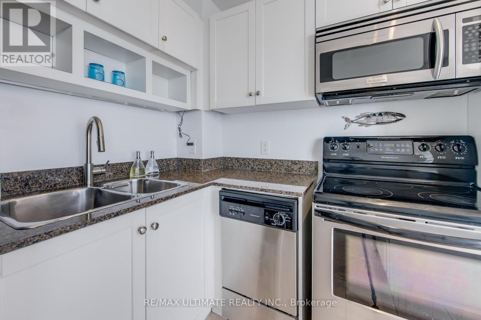 2305 - 218 Queens Quay W, Toronto, Ontario  M5J 2Y6 - Photo 6 - C12457756
