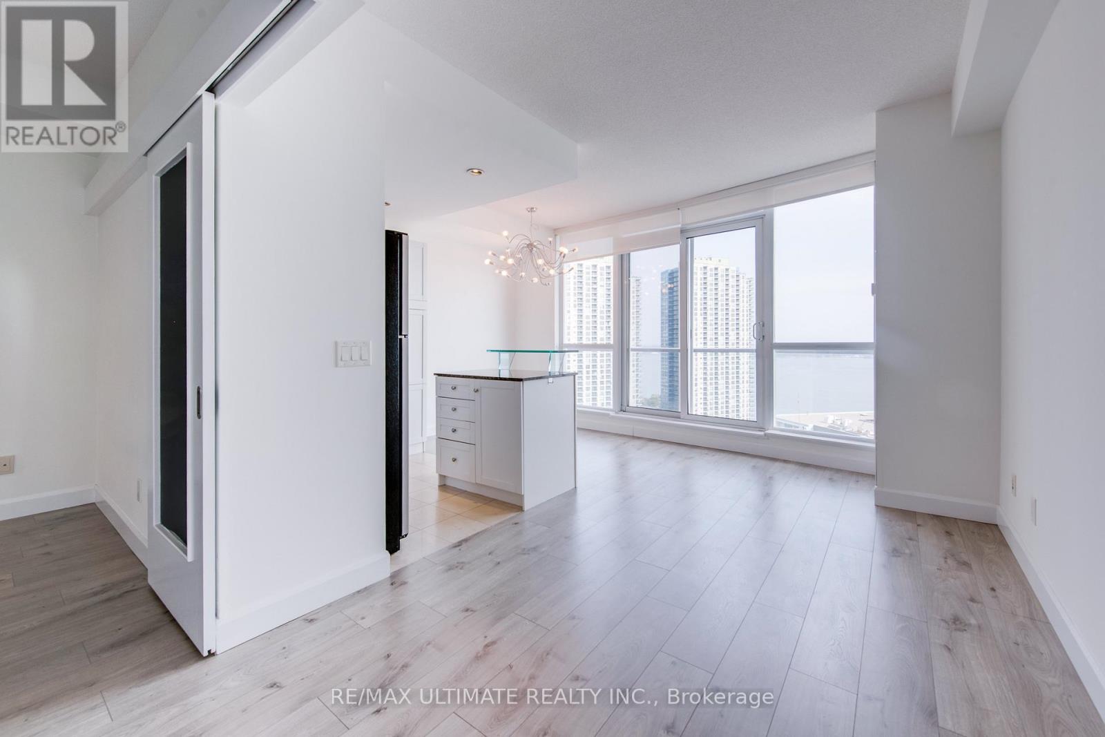 2305 - 218 Queens Quay W, Toronto, Ontario  M5J 2Y6 - Photo 7 - C12457756