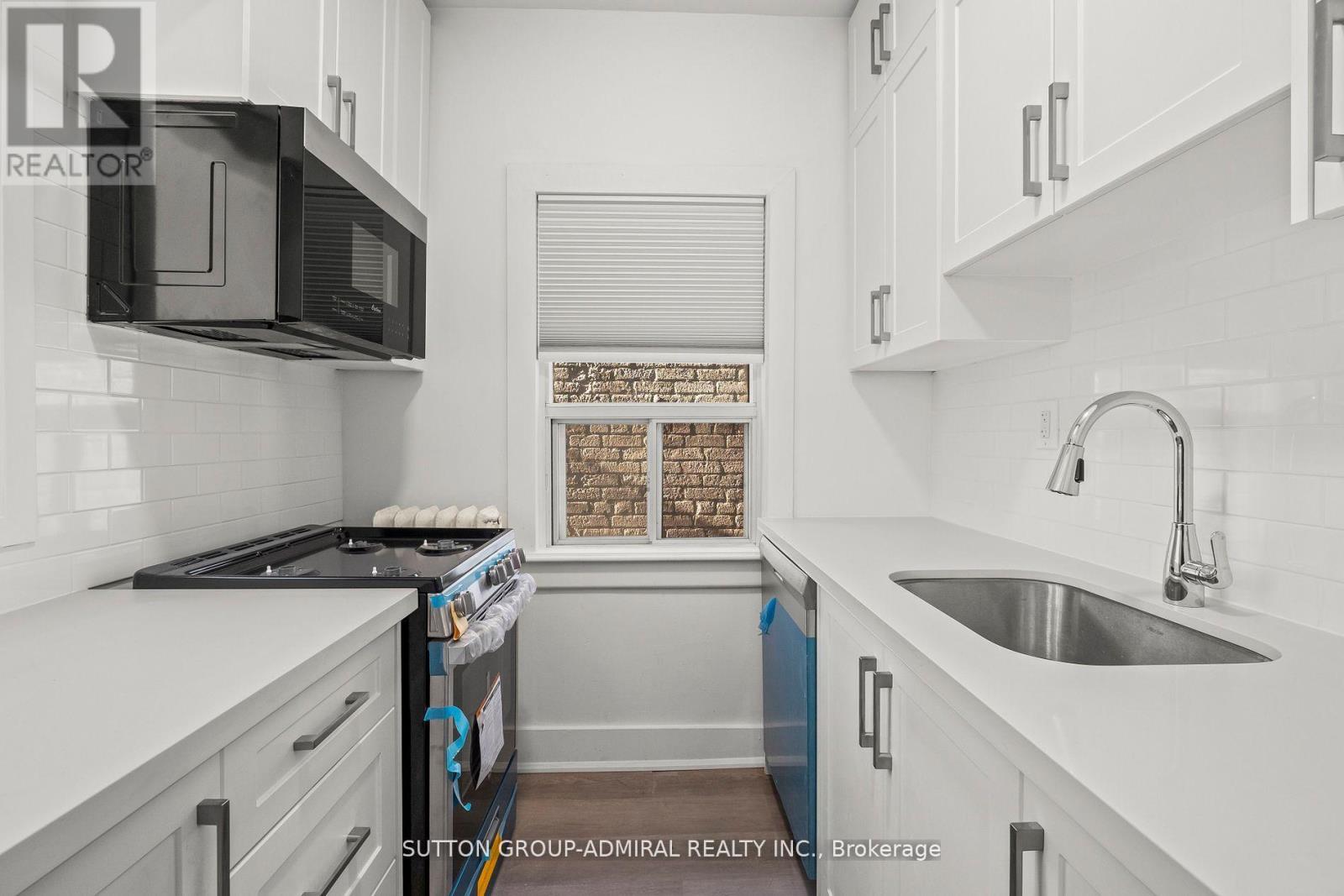 3 - 1963a Queen Street E, Toronto, Ontario  M4L 1H9 - Photo 2 - E12457760