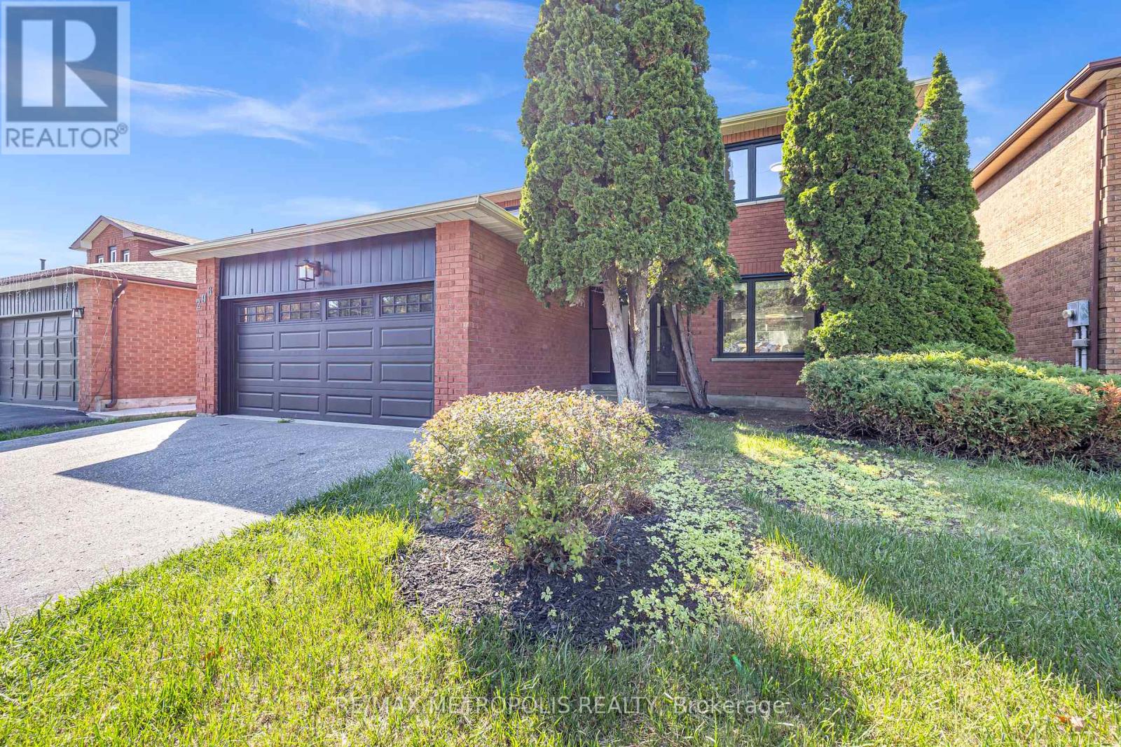 296 Thornton Road N, Oshawa, Ontario  L1J 6T7 - Photo 2 - E12457775