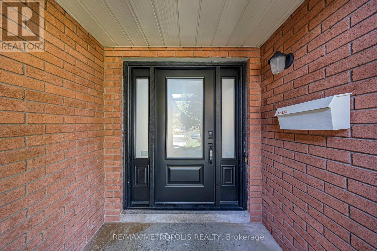 296 Thornton Road N, Oshawa, Ontario  L1J 6T7 - Photo 6 - E12457775