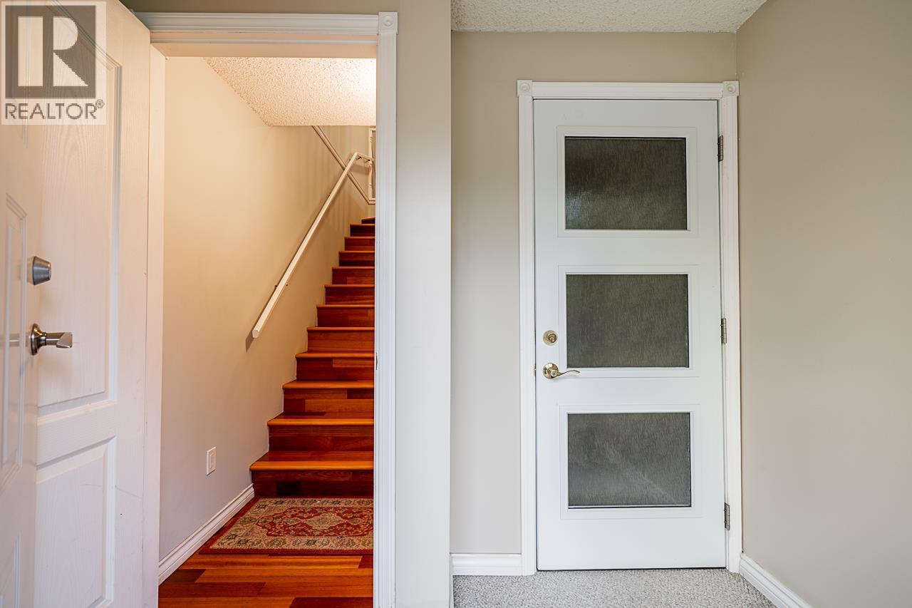 8074-8076 19th Avenue, Burnaby, British Columbia  V3N 1G3 - Photo 2 - R3057582