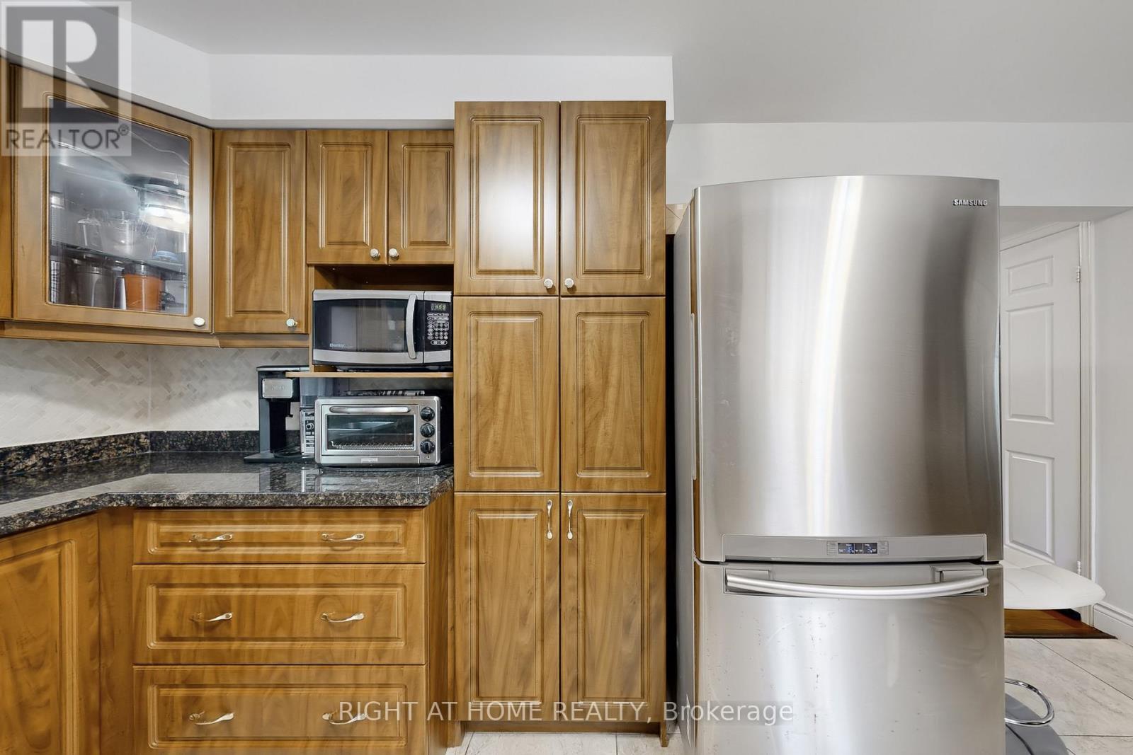 52 Breckonwood Crescent, Markham, Ontario  L3T 5E8 - Photo 15 - N12457520