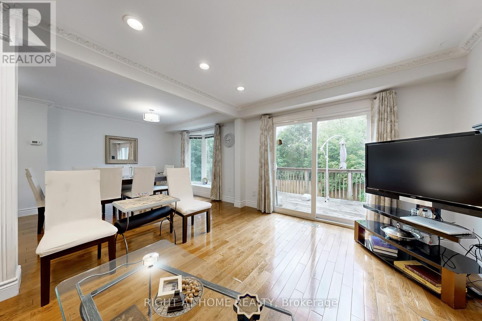 52 Breckonwood Crescent, Markham, Ontario  L3T 5E8 - Photo 7 - N12457520