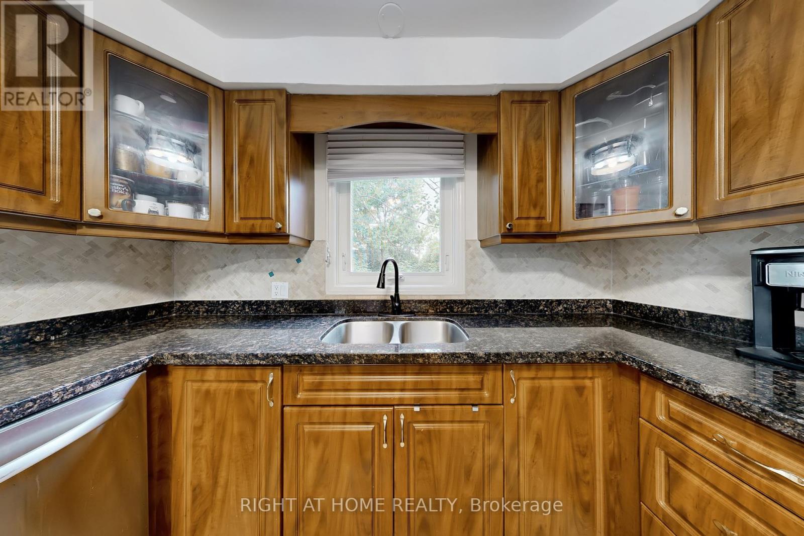 52 Breckonwood Crescent, Markham, Ontario  L3T 5E8 - Photo 19 - N12457520