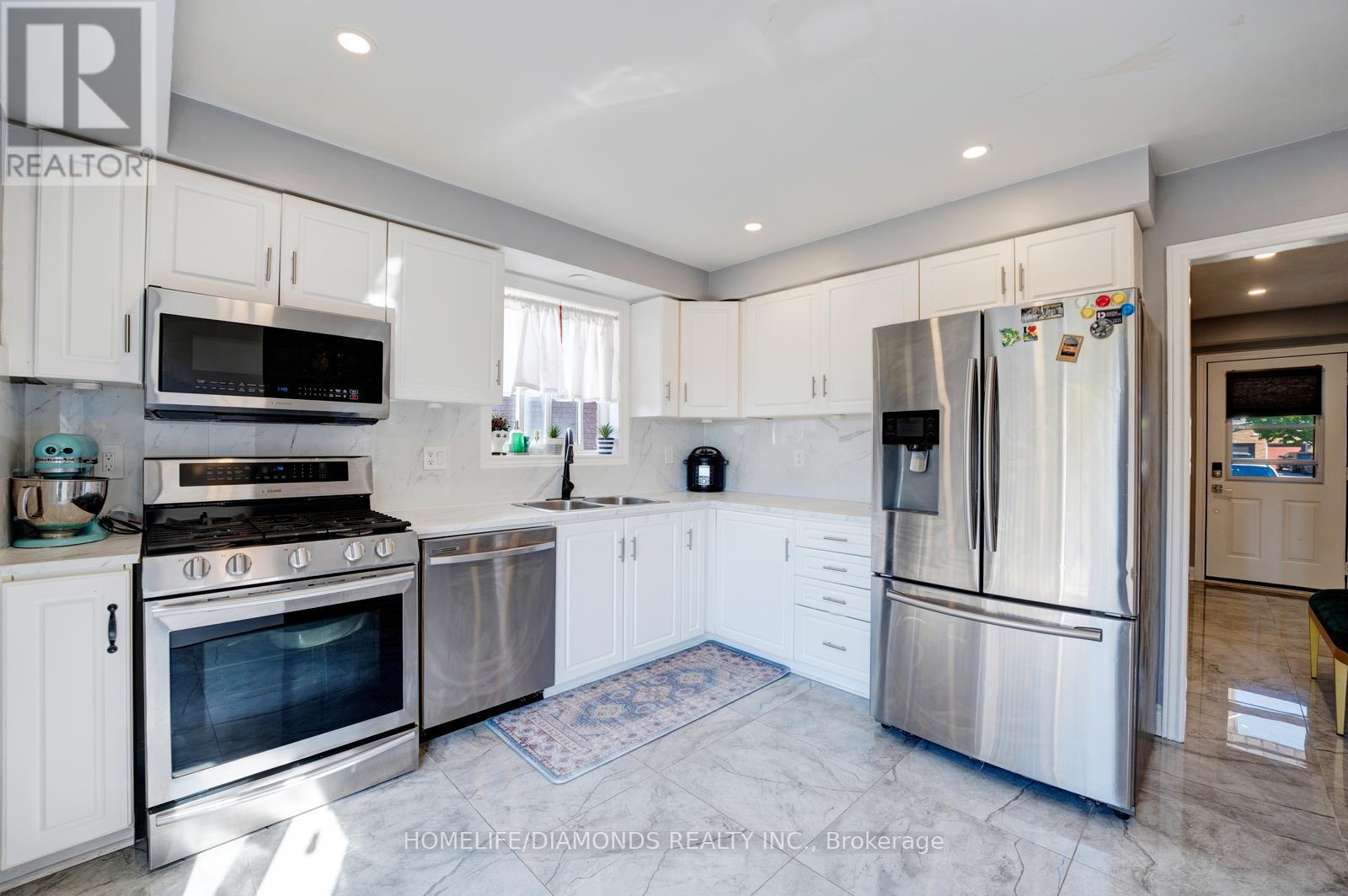 68 Heritage Court, Barrie, Ontario  L4N 0E3 - Photo 16 - S12457746