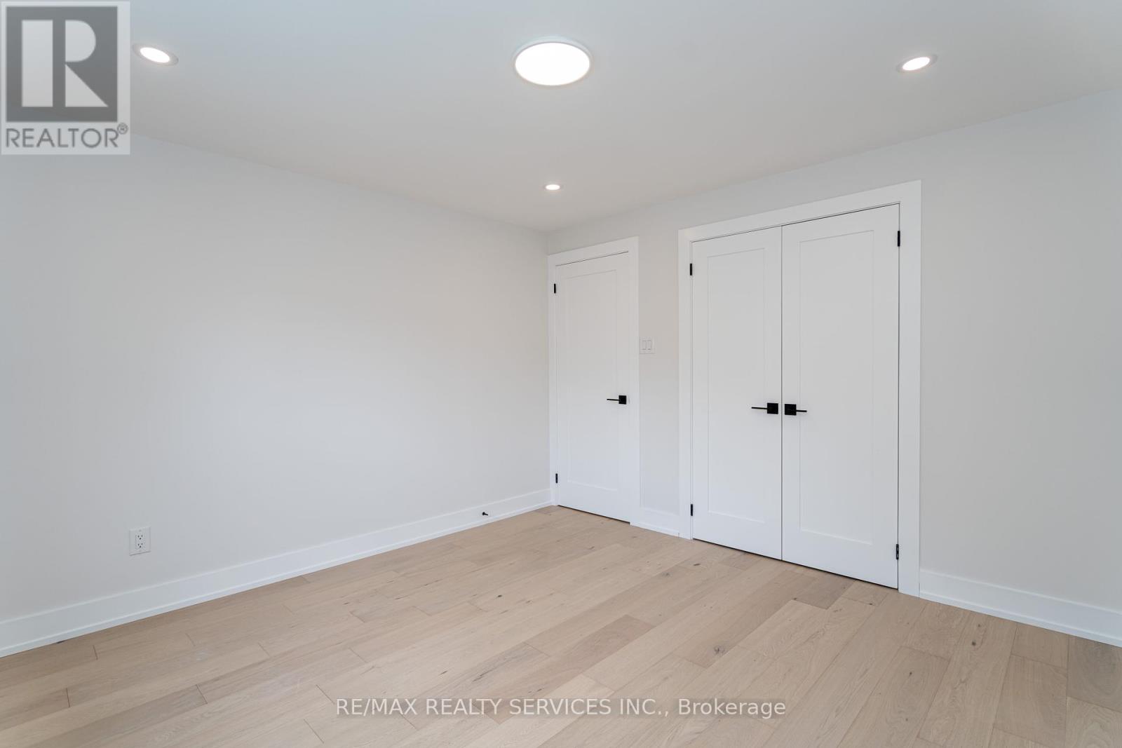 2296 Devon Road, Oakville, Ontario  L6J 5R4 - Photo 19 - W12457747
