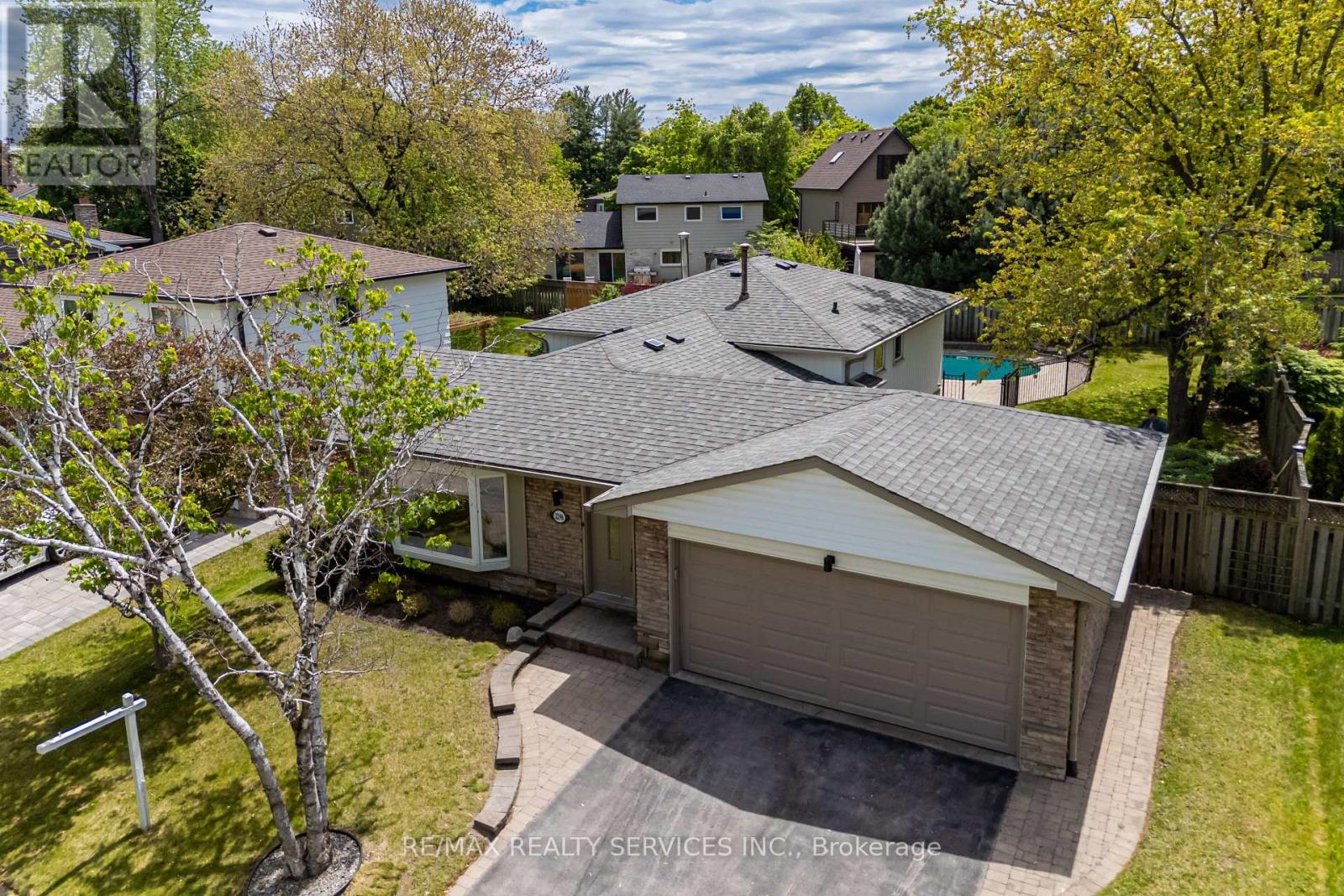 2296 Devon Road, Oakville, Ontario  L6J 5R4 - Photo 3 - W12457747