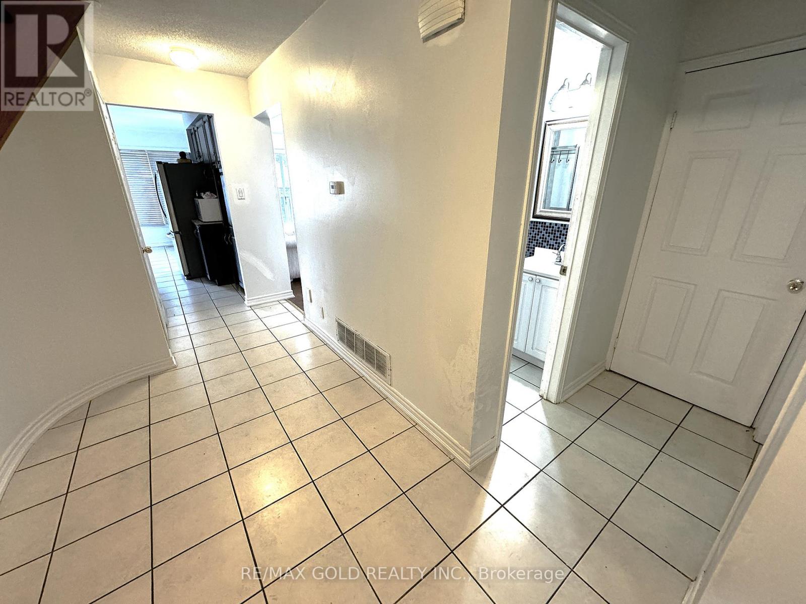 Main - 52 Major William Sharpe Drive, Brampton, Ontario  L6X 3J1 - Photo 2 - W12457750