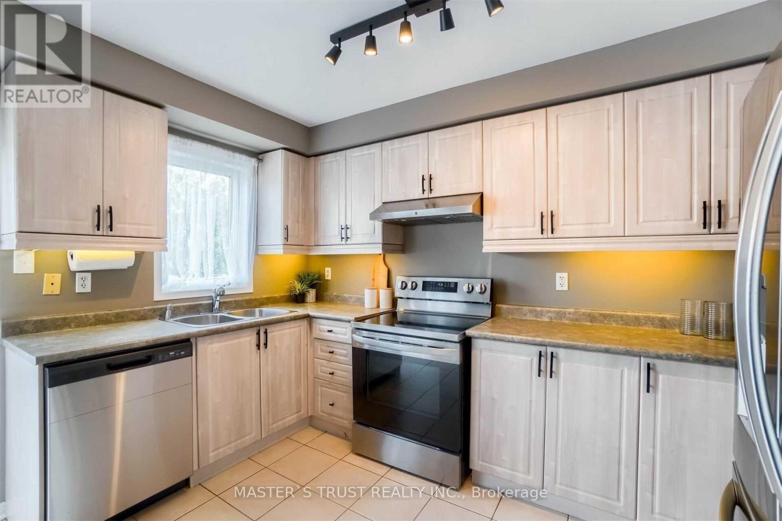 3362 Redpath Circle, Mississauga, Ontario  L5N 8R2 - Photo 14 - W12457751