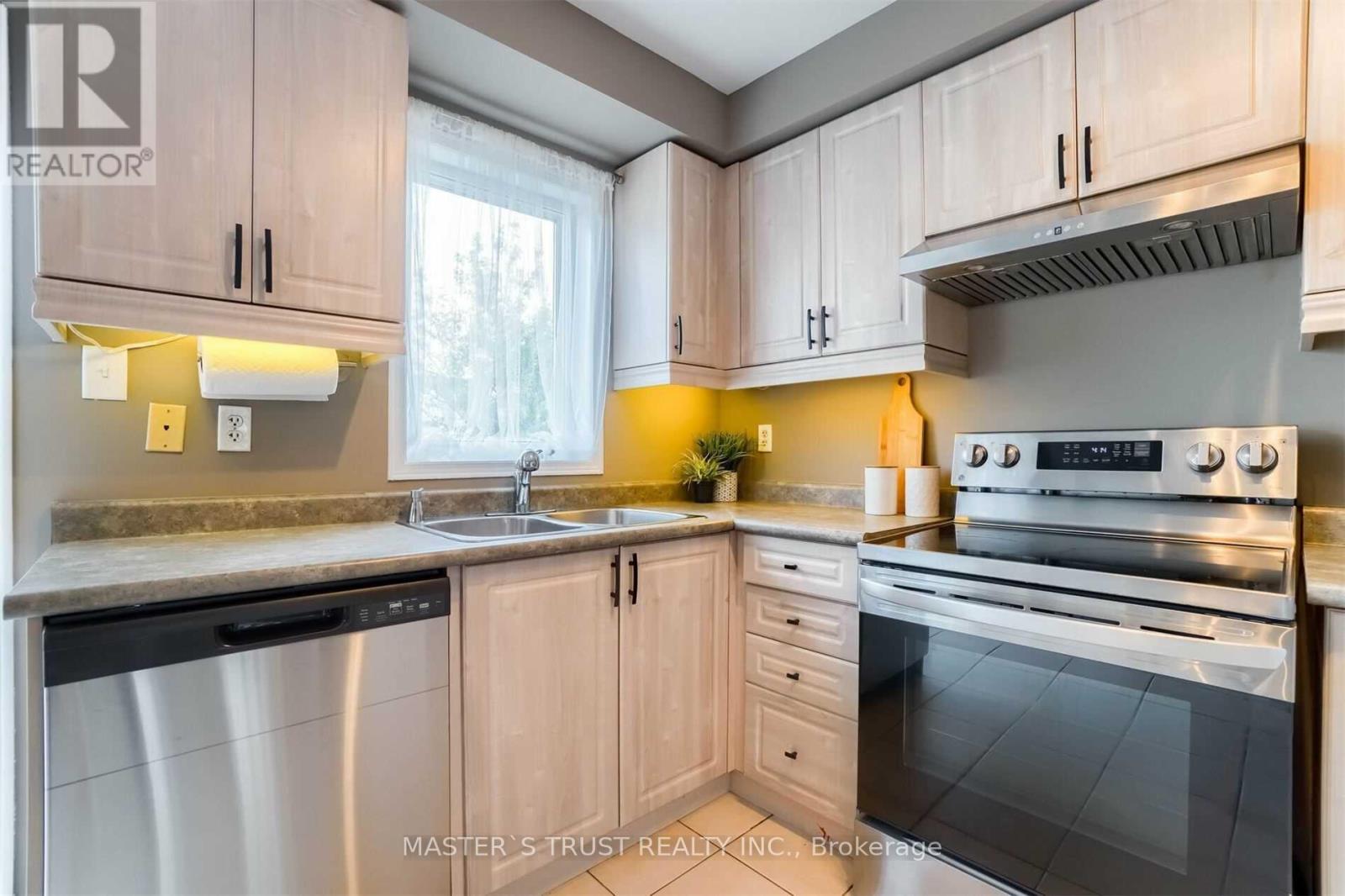 3362 Redpath Circle, Mississauga, Ontario  L5N 8R2 - Photo 16 - W12457751