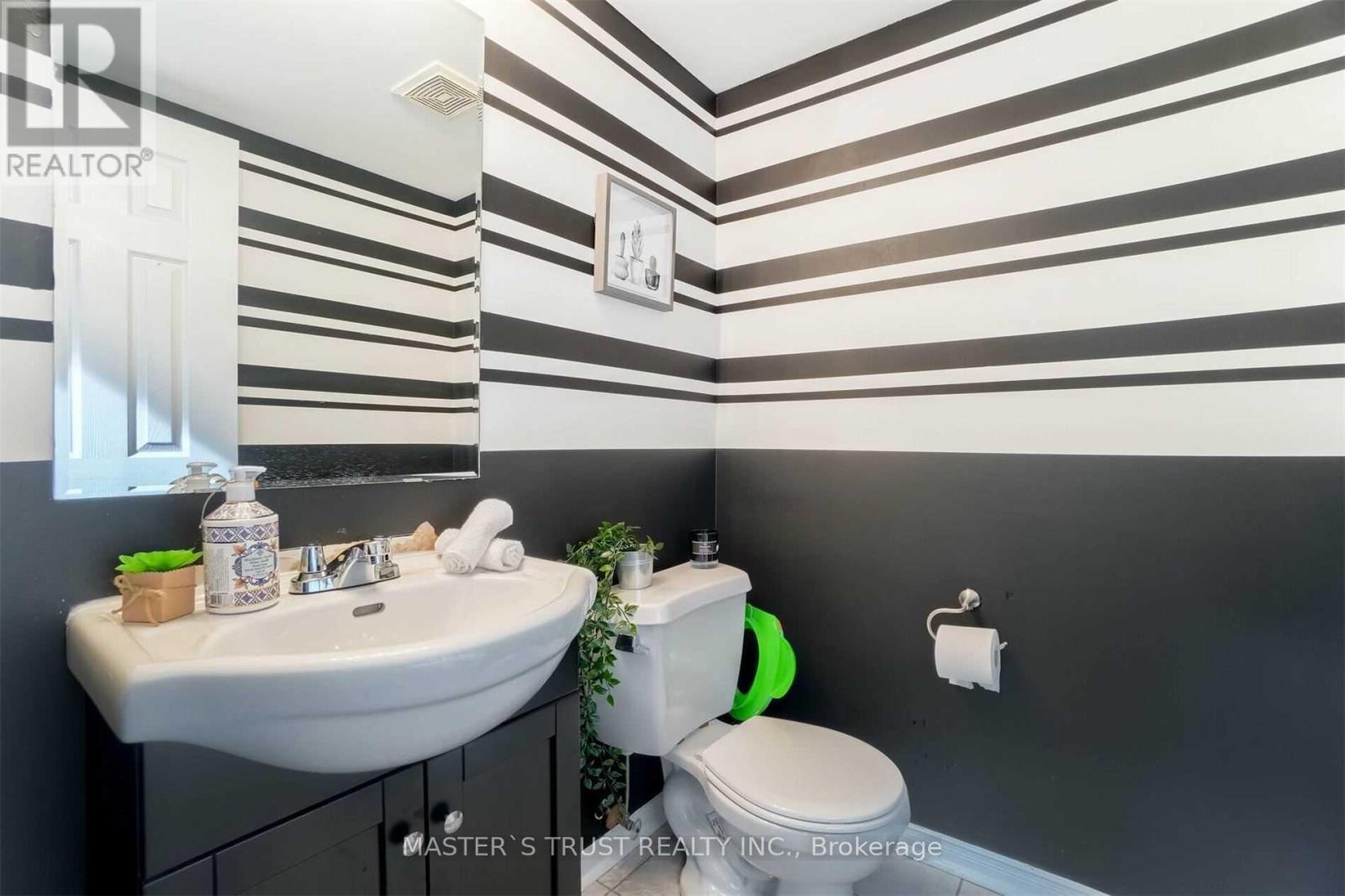 3362 Redpath Circle, Mississauga, Ontario  L5N 8R2 - Photo 17 - W12457751