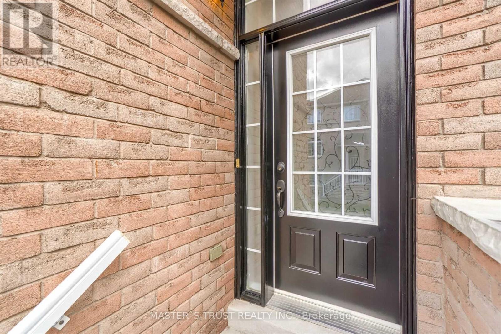 3362 Redpath Circle, Mississauga, Ontario  L5N 8R2 - Photo 3 - W12457751