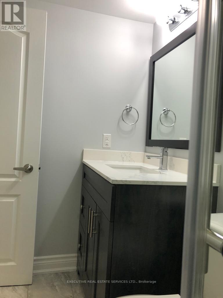 5454 Tasha Drive, Mississauga, Ontario  L5M 6N5 - Photo 11 - W12457763