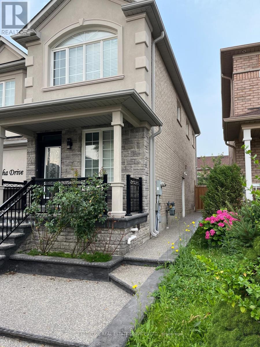 5454 Tasha Drive, Mississauga, Ontario  L5M 6N5 - Photo 3 - W12457763