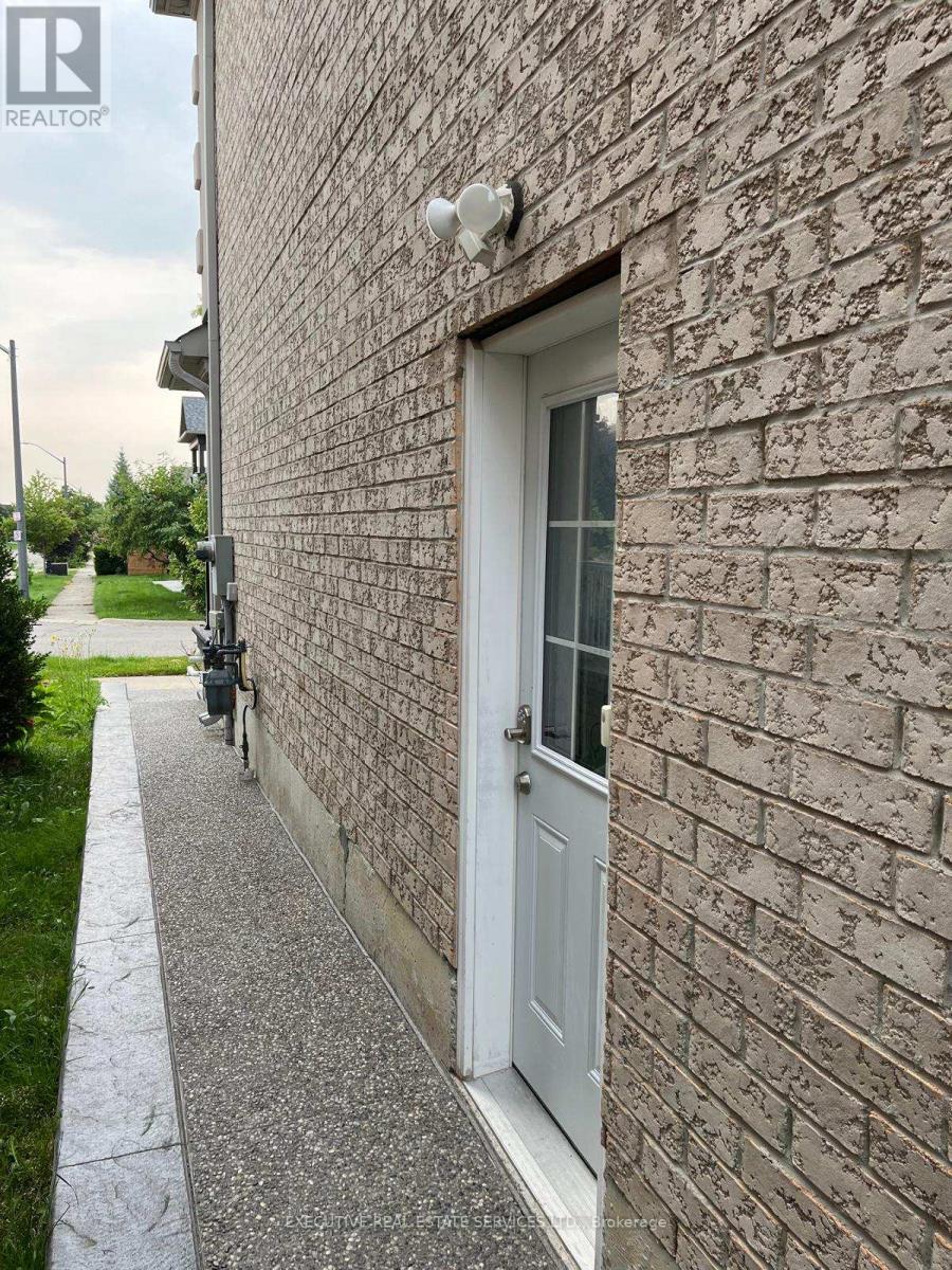 5454 Tasha Drive, Mississauga, Ontario  L5M 6N5 - Photo 5 - W12457763
