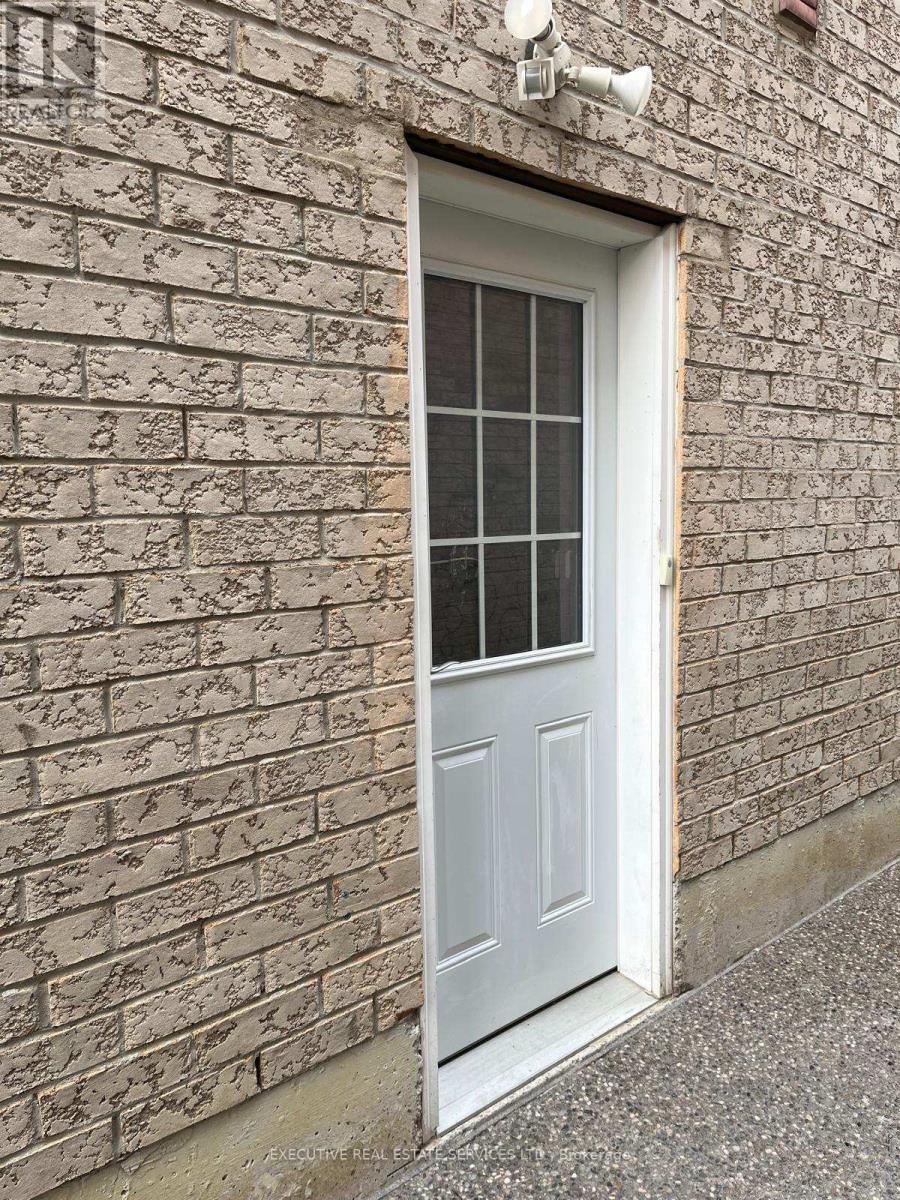 5454 Tasha Drive, Mississauga, Ontario  L5M 6N5 - Photo 6 - W12457763