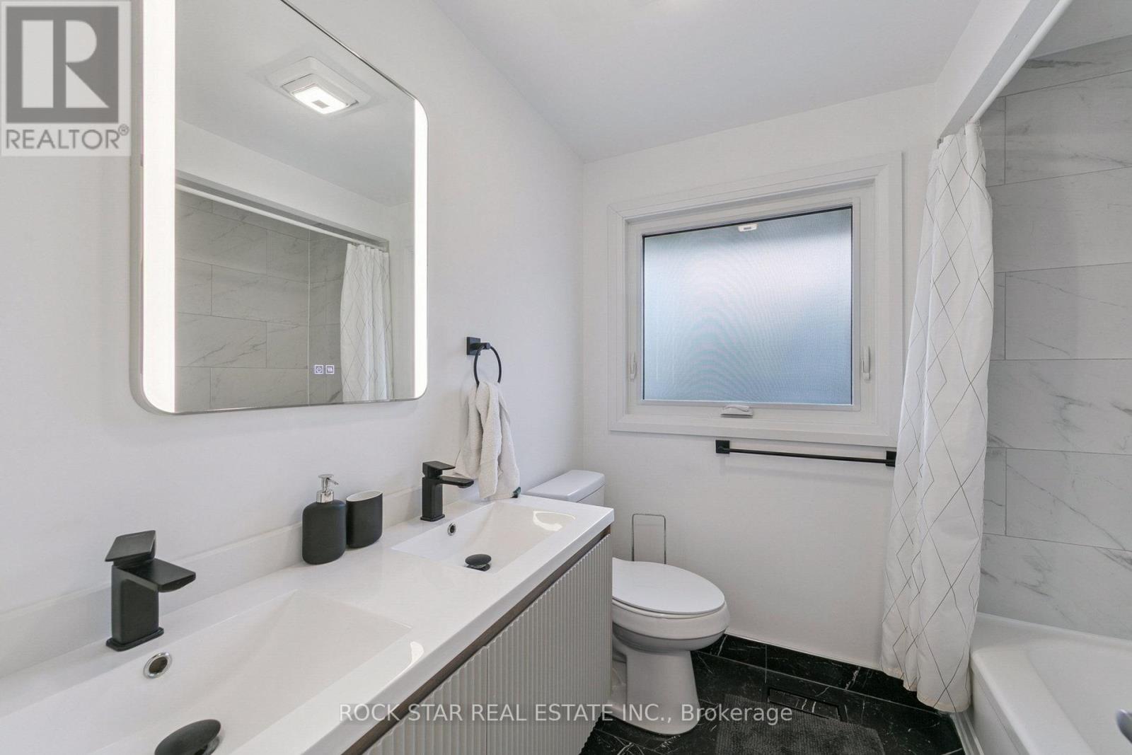 635 Bridle Wood, Burlington, Ontario  L7L 4E2 - Photo 16 - W12457769