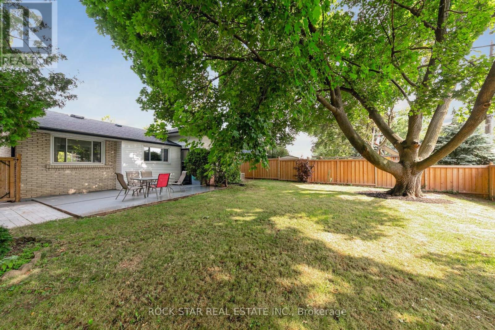 635 Bridle Wood, Burlington, Ontario  L7L 4E2 - Photo 24 - W12457769
