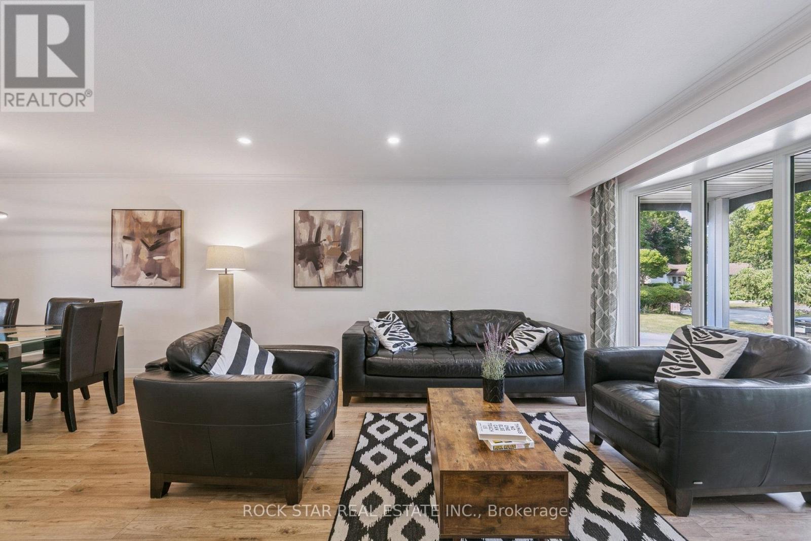 635 Bridle Wood, Burlington, Ontario  L7L 4E2 - Photo 3 - W12457769