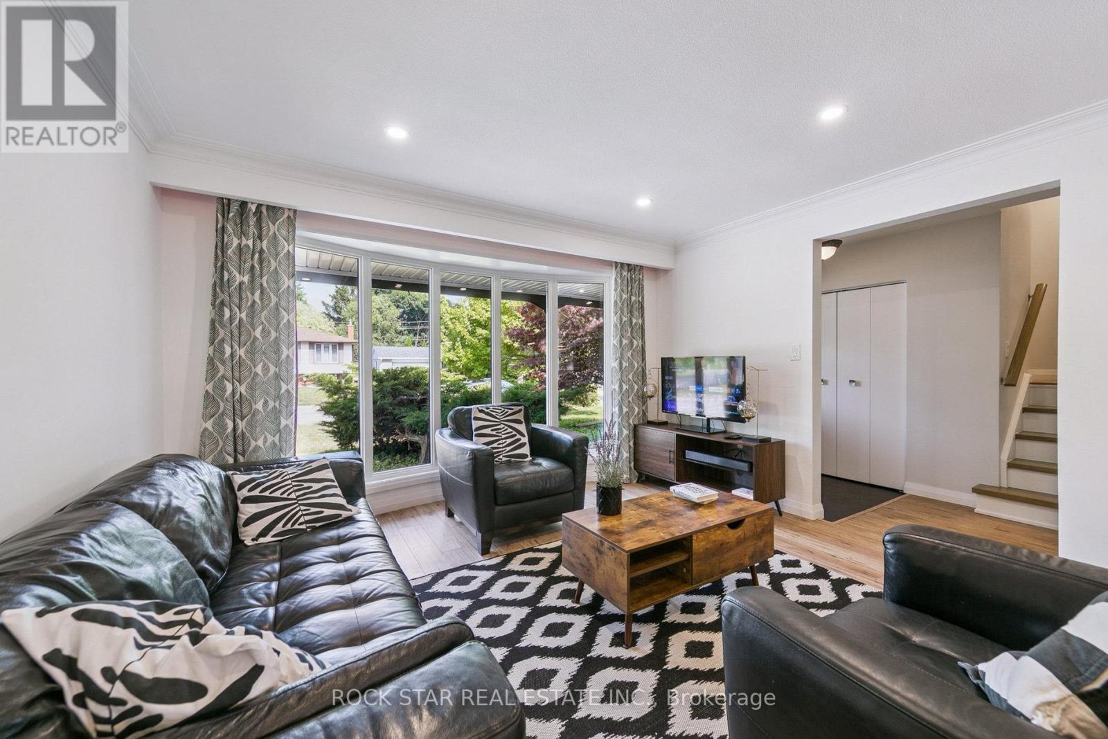 635 Bridle Wood, Burlington, Ontario  L7L 4E2 - Photo 4 - W12457769