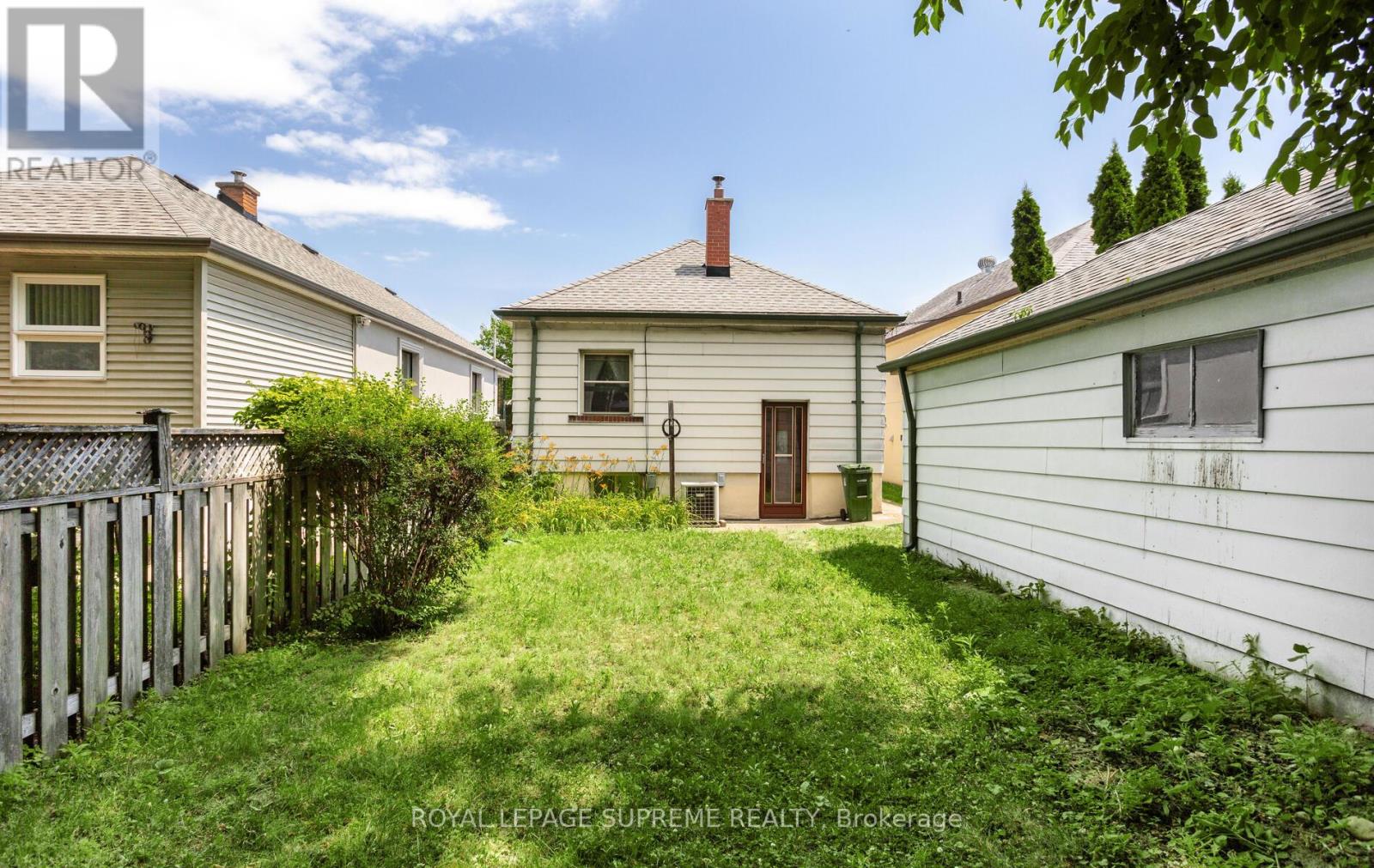 38 Criscoe Street, Toronto, Ontario  M6N 3Y9 - Photo 5 - W12457773