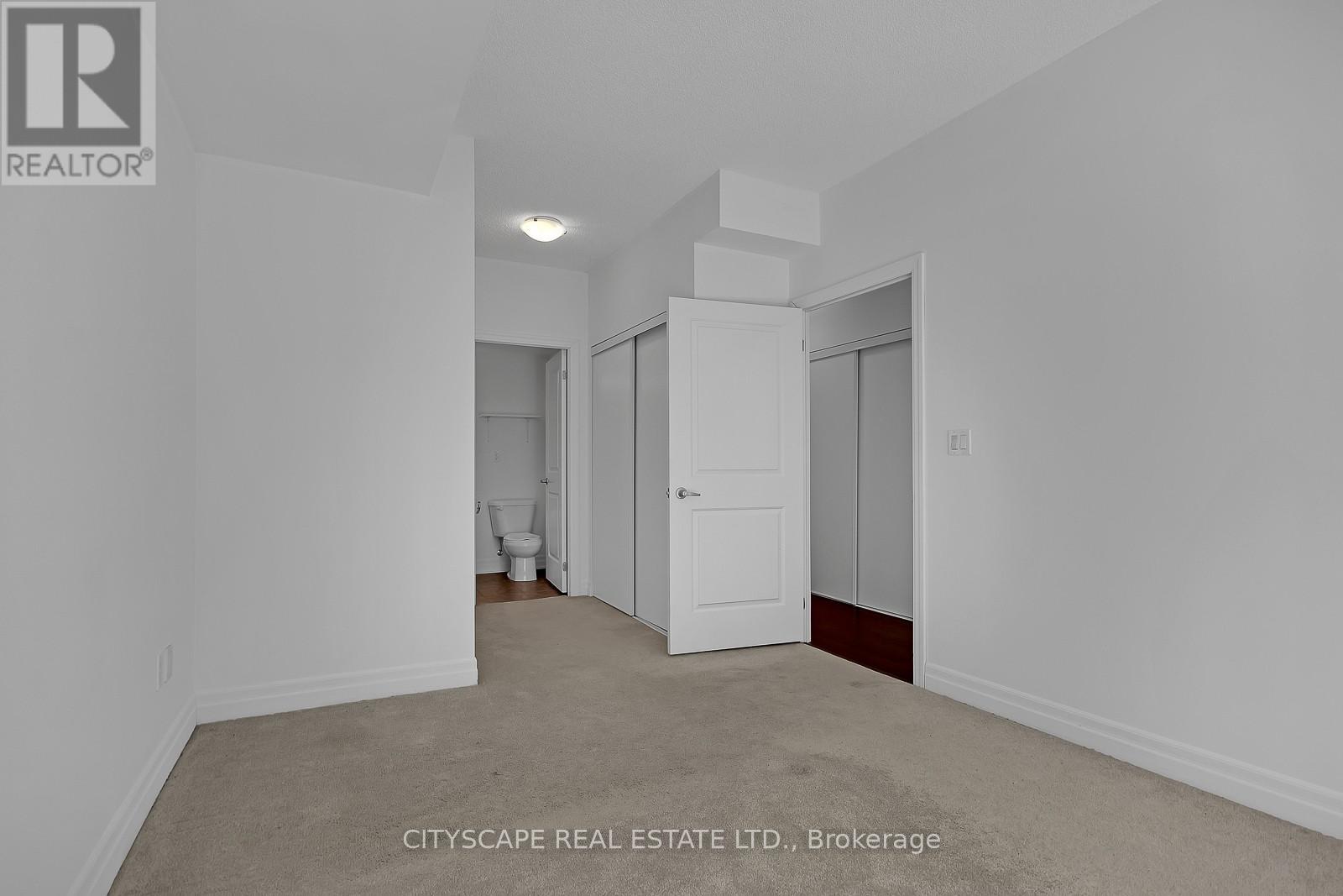 Th - 802 - 57 Macaulay Avenue, Toronto, Ontario  M6P 3P5 - Photo 12 - W12457777