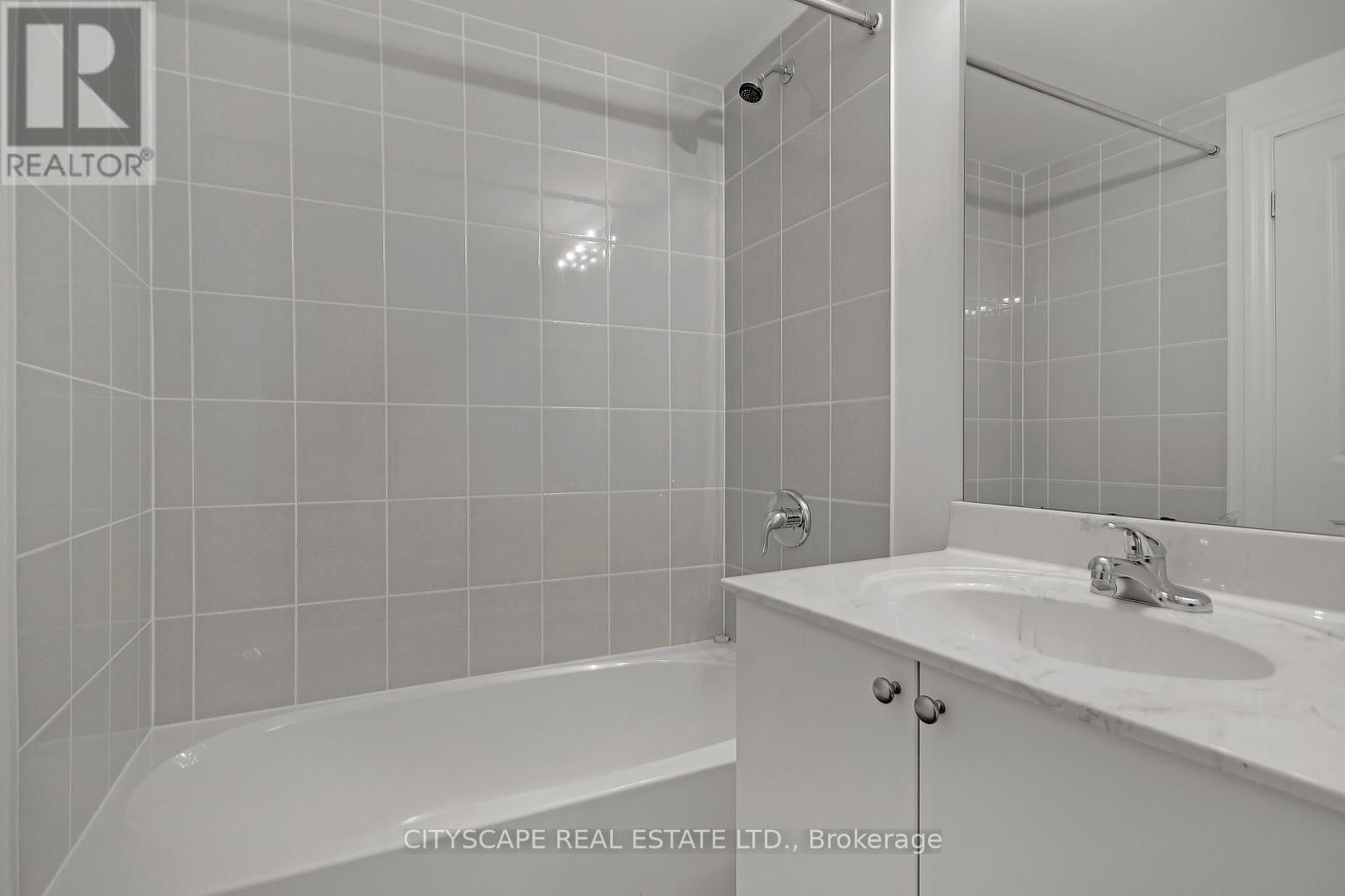 Th - 802 - 57 Macaulay Avenue, Toronto, Ontario  M6P 3P5 - Photo 13 - W12457777