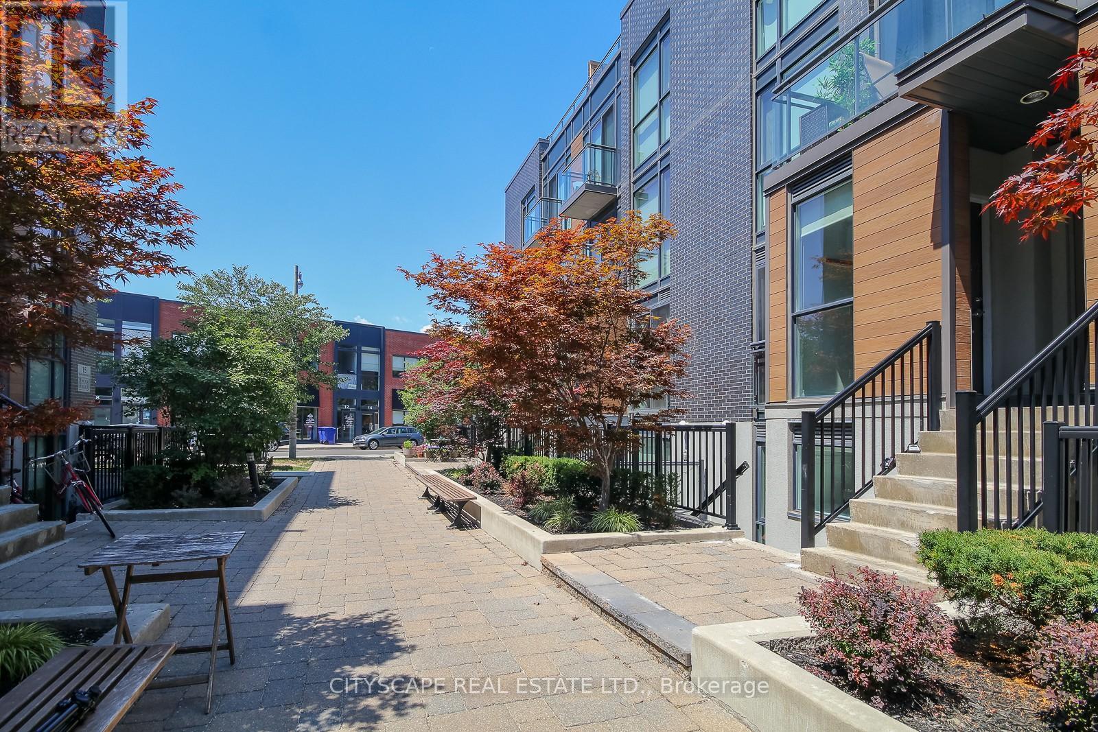 Th - 802 - 57 Macaulay Avenue, Toronto, Ontario  M6P 3P5 - Photo 15 - W12457777