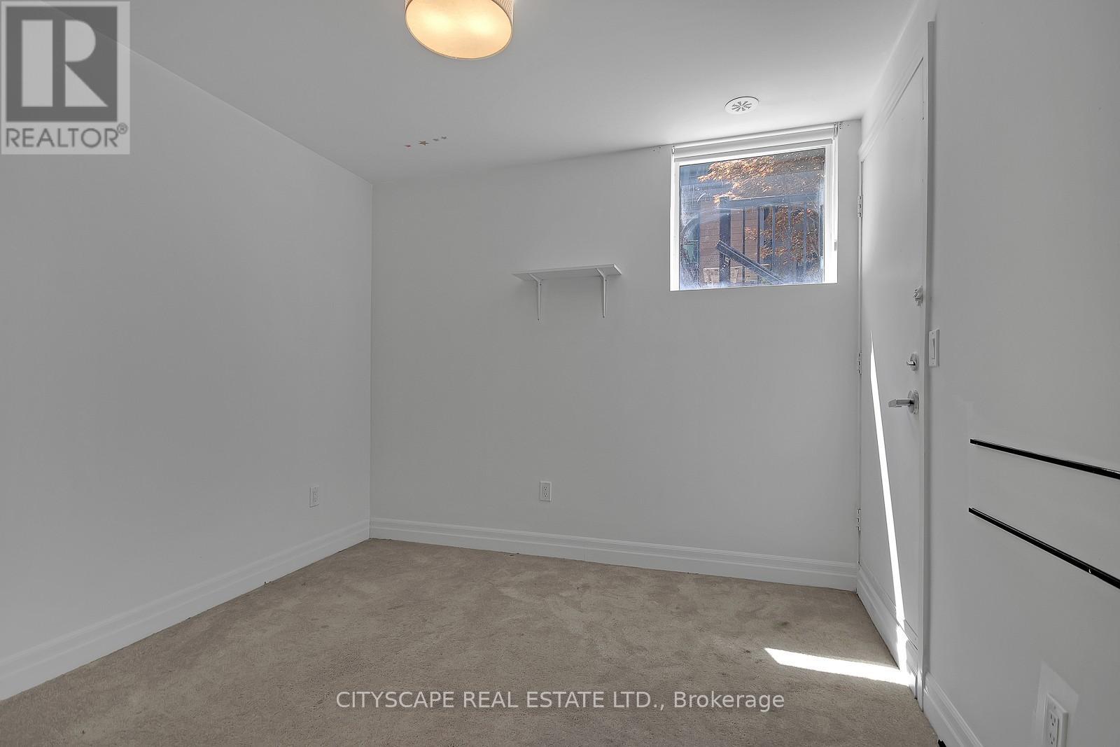 Th - 802 - 57 Macaulay Avenue, Toronto, Ontario  M6P 3P5 - Photo 4 - W12457777