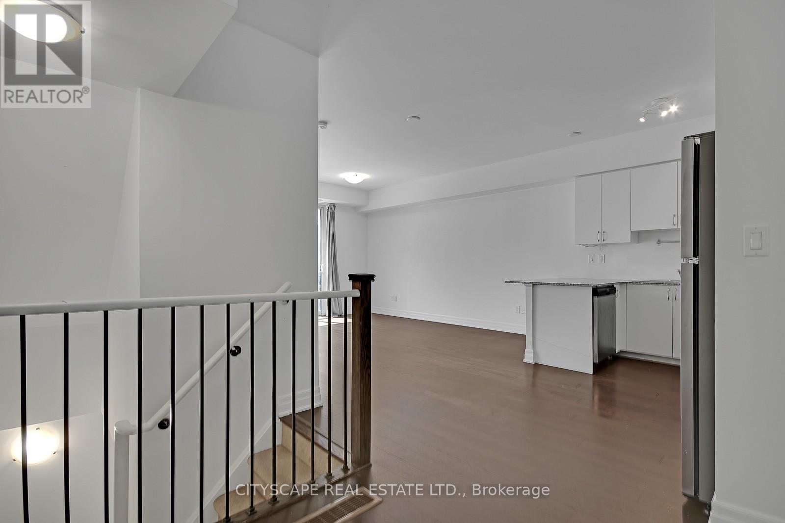 Th - 802 - 57 Macaulay Avenue, Toronto, Ontario  M6P 3P5 - Photo 5 - W12457777