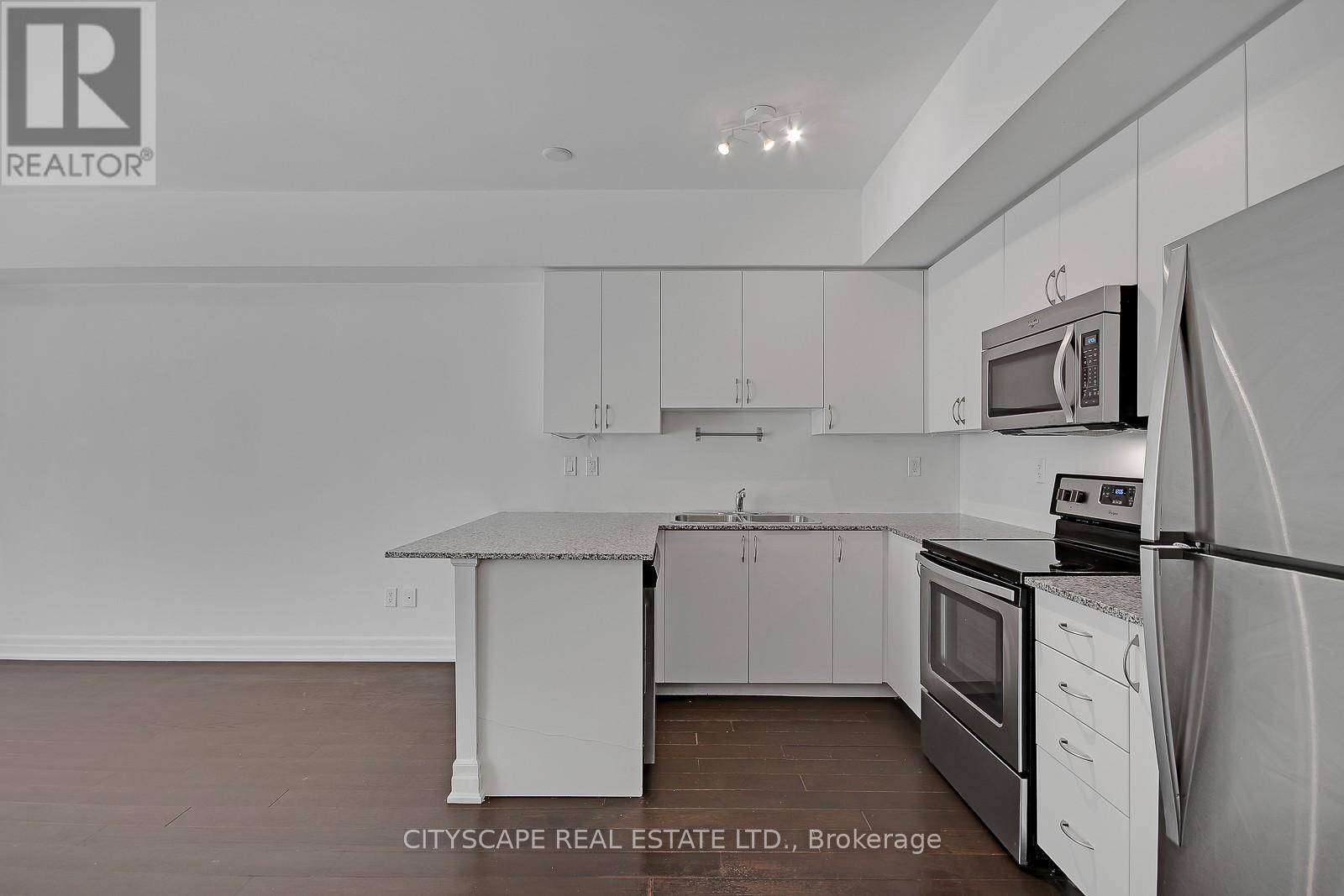 Th - 802 - 57 Macaulay Avenue, Toronto, Ontario  M6P 3P5 - Photo 7 - W12457777
