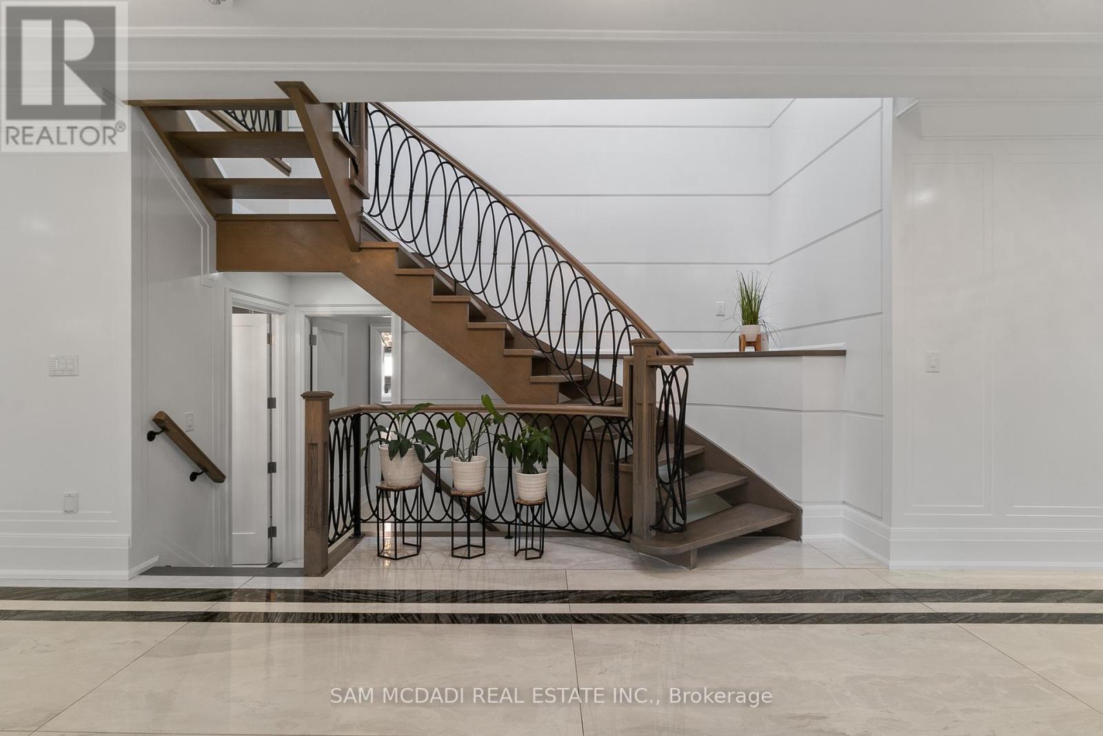 1160 Birchview Drive, Mississauga, Ontario  L5H 3C8 - Photo 16 - W12457788