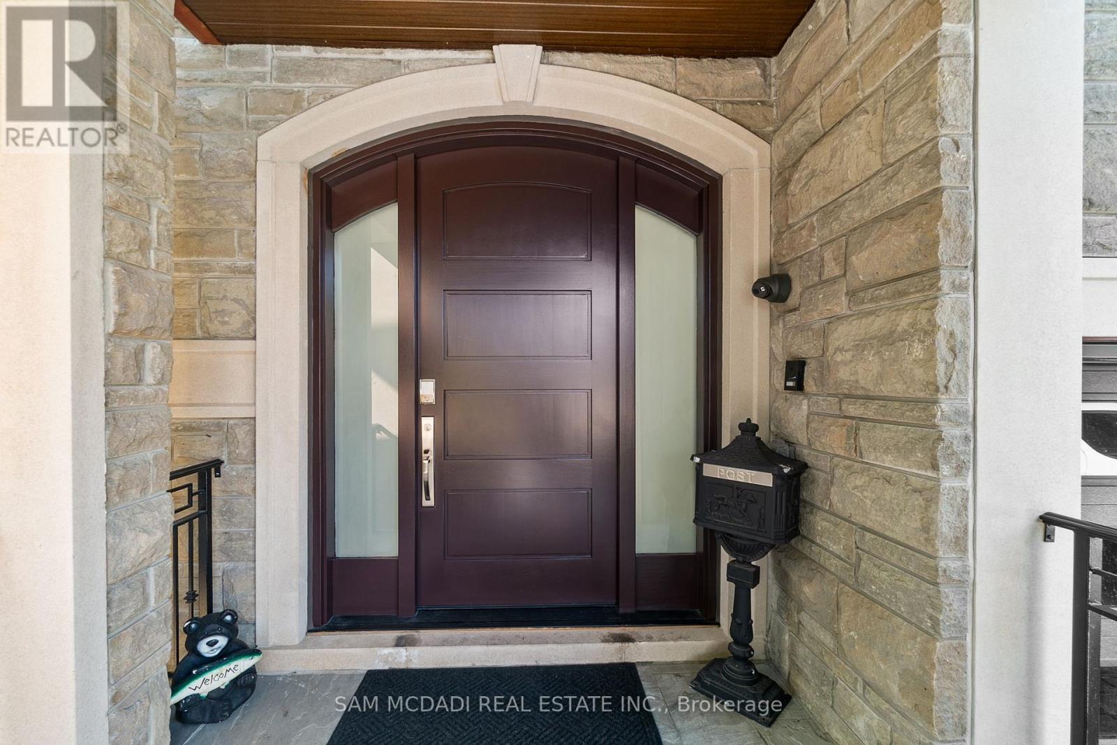 1160 Birchview Drive, Mississauga, Ontario  L5H 3C8 - Photo 2 - W12457788